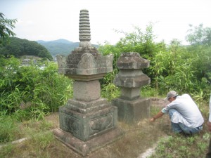 吉備津神社裏宝篋印塔