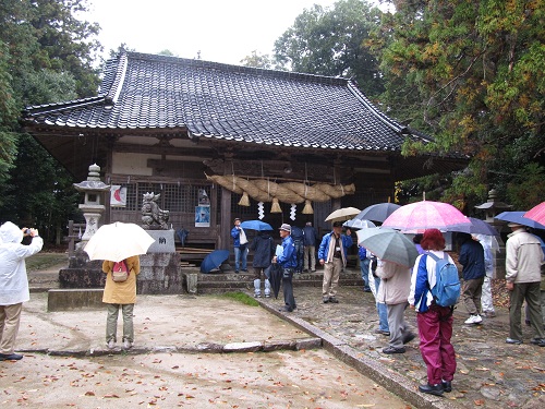 高杉城本丸に建つ神社