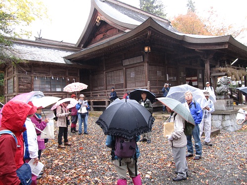 比叡尾山の麓に建つ熊野神社