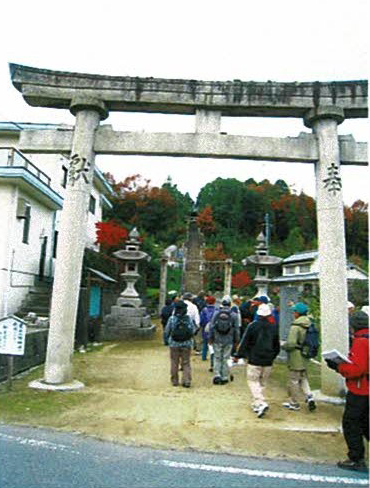 亀山八幡神社の鳥居前