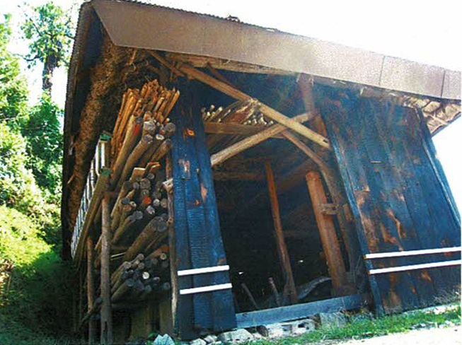 村川邸の木小屋