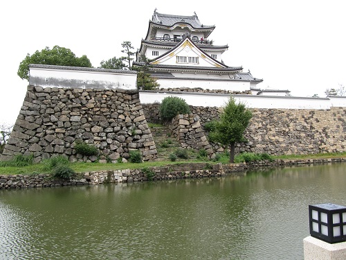 食後、岸和田城を訪ねました