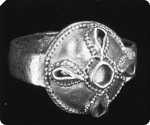 図3：弥生時代の貝製腕輪