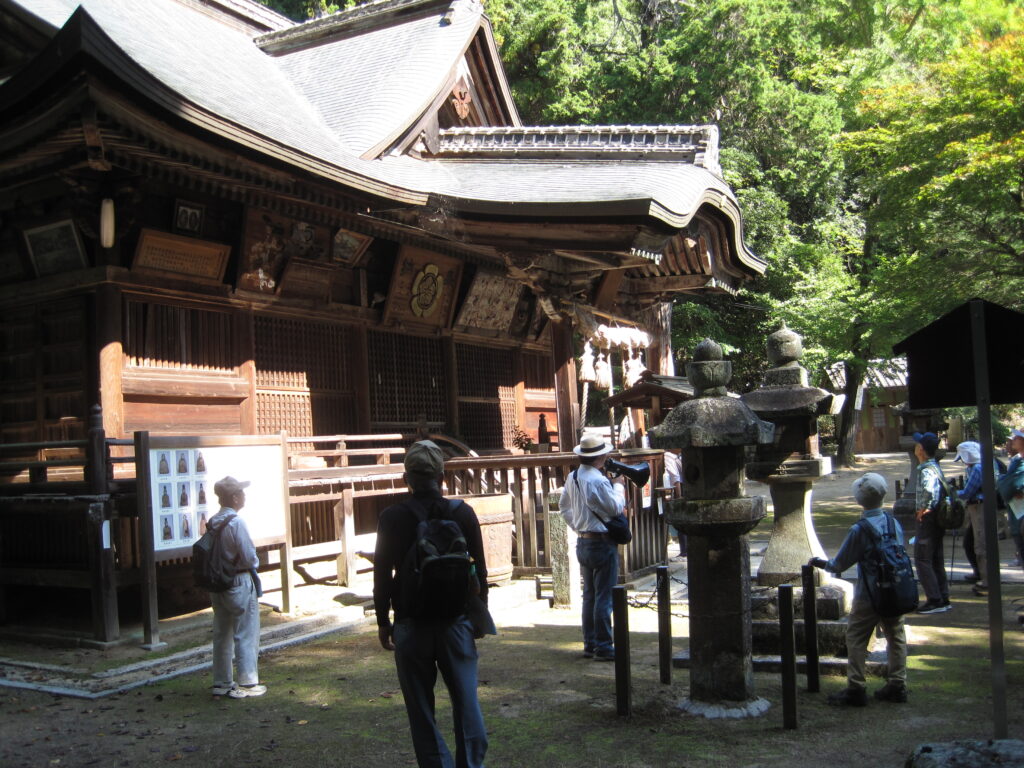 南宮神社で。吉備津神社にも負けない立派な社殿を持った神社で、ここの神像は国の重要文化財となっています