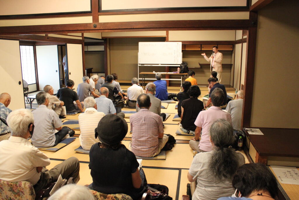 今回はローズコムの空調が不調だったため、福山城裏の福寿会館での開催になりました。歴史的建造物で天気も