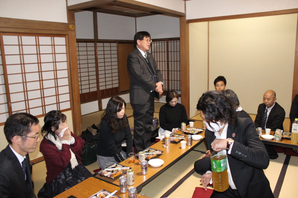 講演会で講師を務めていただいた首藤さんも参加いただき、会長の挨拶でスタート。