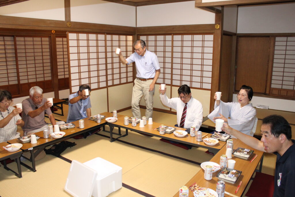 講演をして頂いた川岡先生の乾杯の音頭で開始となりました。