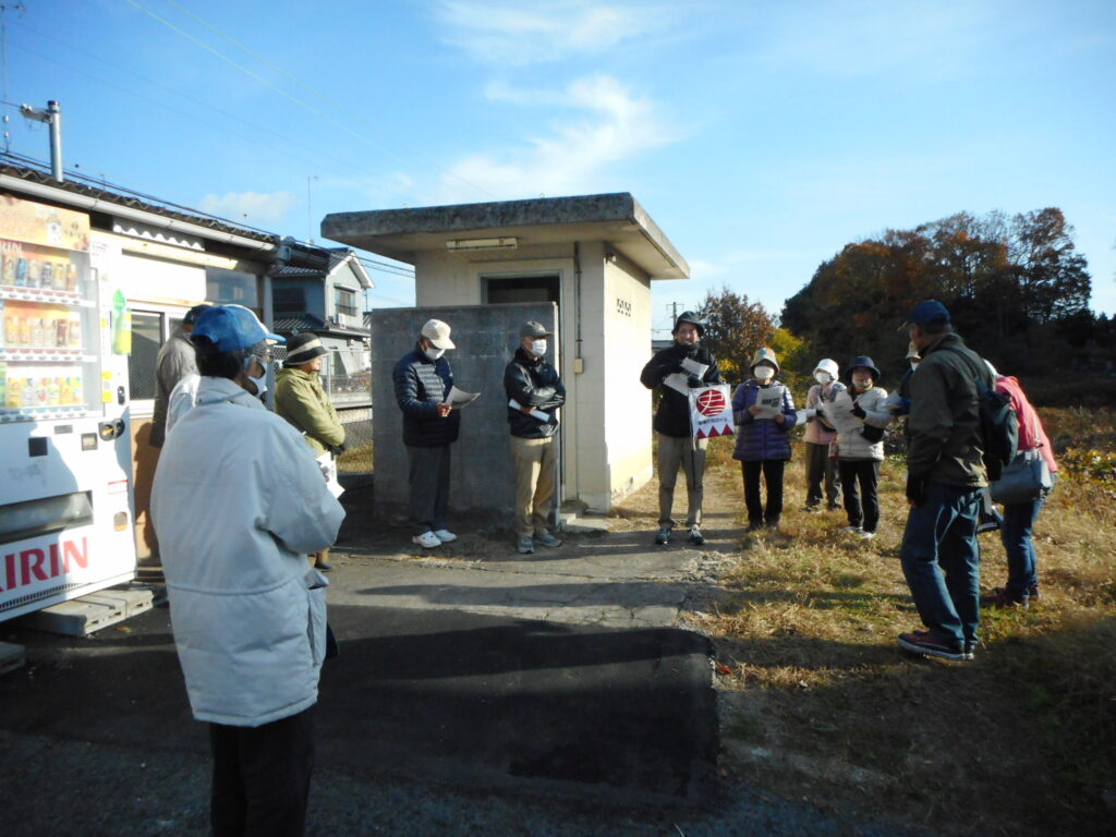 福塩線近田駅に集合し出発。今日の案内は古文書部会　部会長の小林さんです。