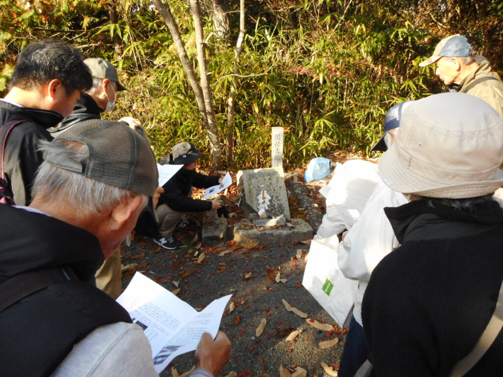 近田八幡神社には、『備陽六郡志』に書かれている「近田村にあった石の鳥居の扁額」がそれに描かれたままの