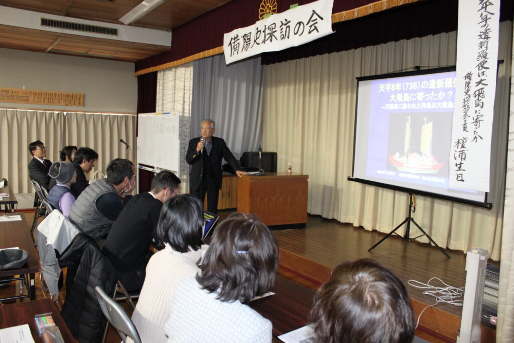 公演が始まりましたが、多くの文献や説の分析等深い検討を通した話に引き込まれて行きます。