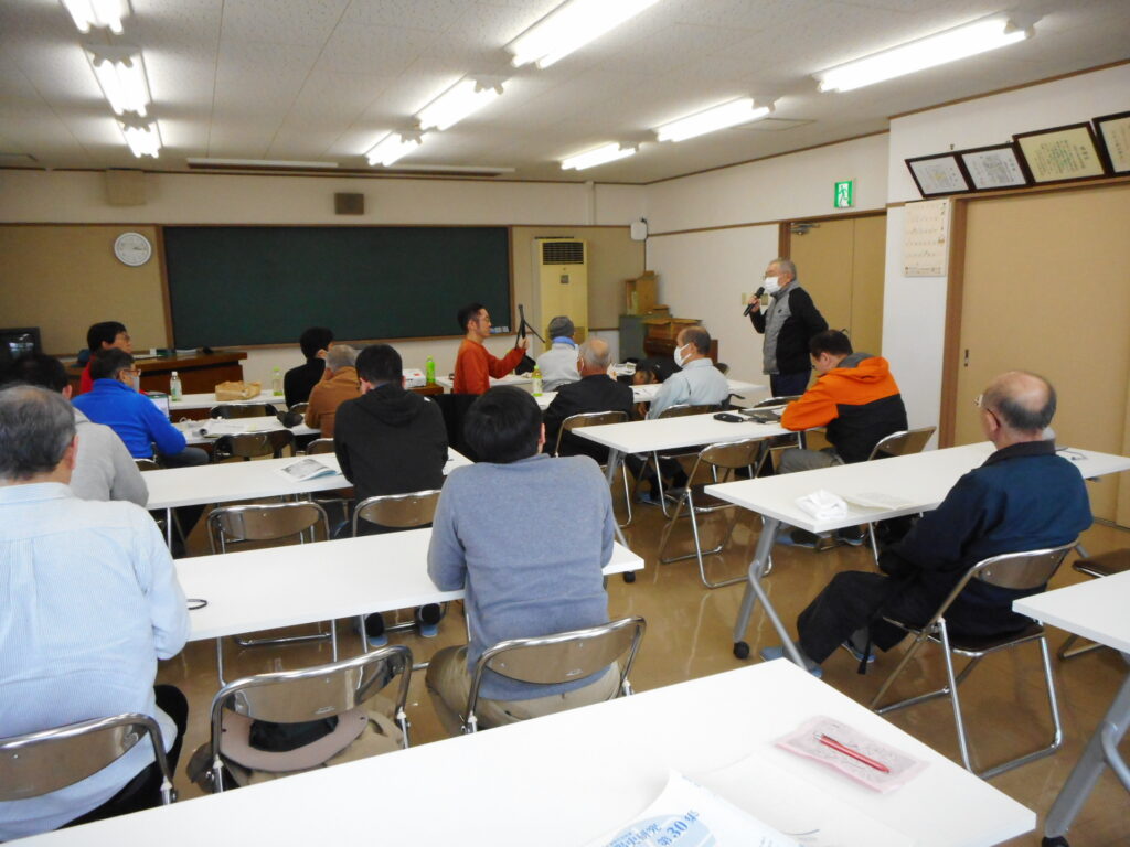 地元の人からも期待や、地元の事情等七して頂き、有意義な会議となりました。それにしても霧の高原は気持ち