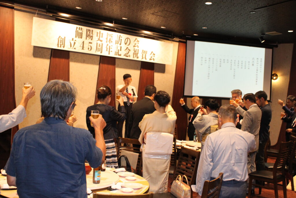 記念講演して頂いた岡寺先生の乾杯の発声で祝宴開始。