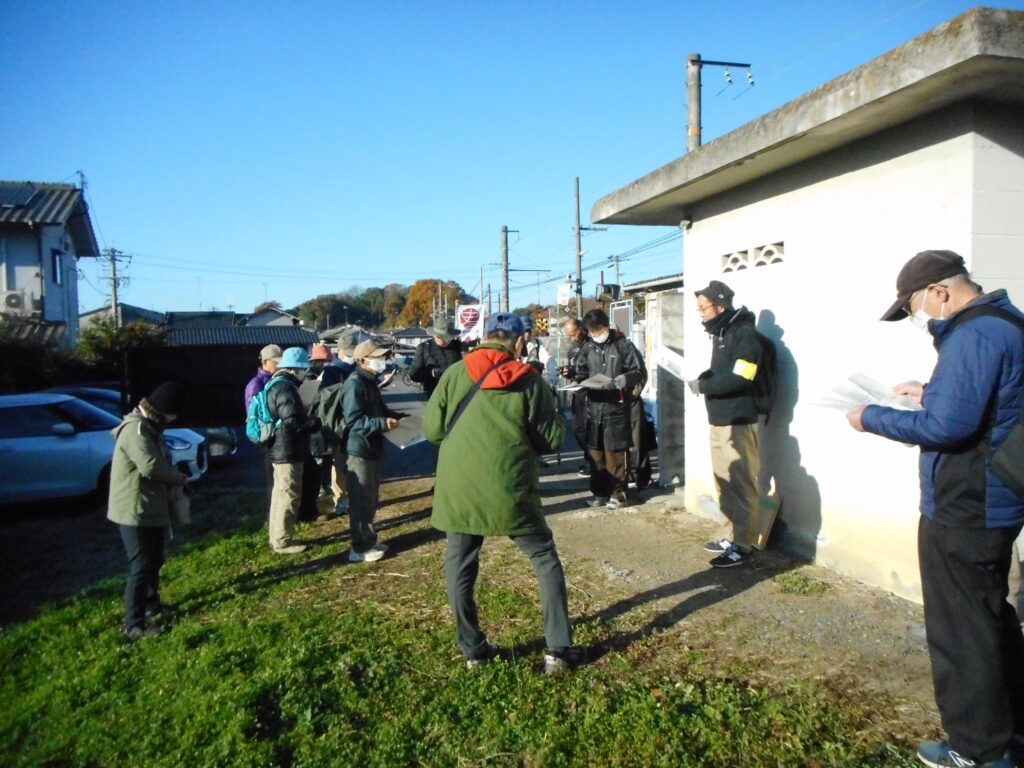 近田駅に集合して概要の説明を講師の小林古文書部会長から受けて出発。この冬最も寒い日(網走より寒かった
