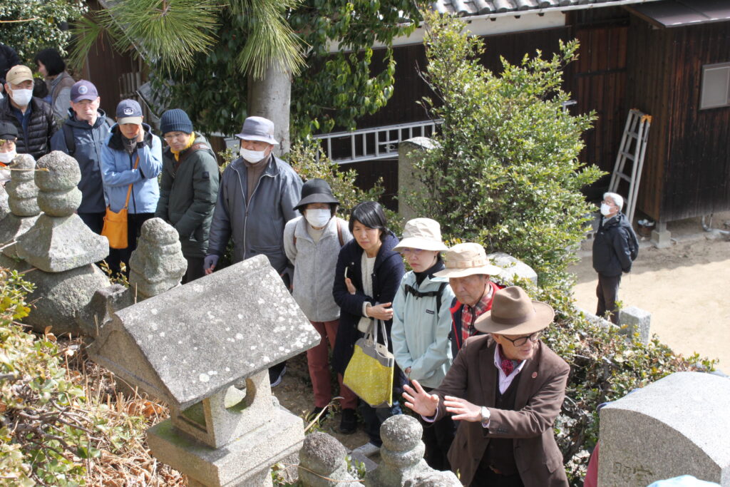 村上氏代々の墓石が並んでいます。