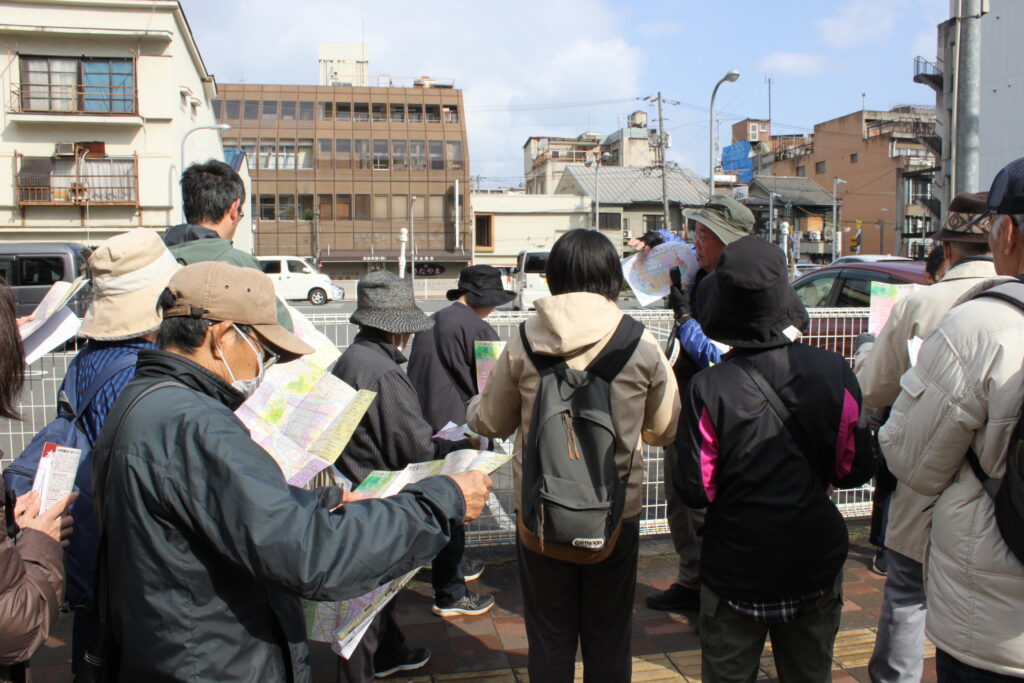 海から城下外堀に入川（入江）が通じていましたが、後にそれを分離する土手の築切が造られました。今痕跡は