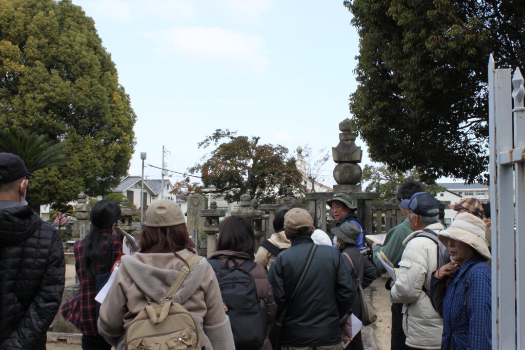 水野勝成公墓所で。山陽本線敷設により賢忠寺とは隔てた位置にありますが、当時は繋がっていました。三代勝