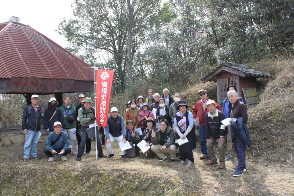 四番目に訪れた「通畑」の憩亭。残念なことにほとんど顧みられなくなって倒壊寸前。珍しく藁ぶき屋根でした