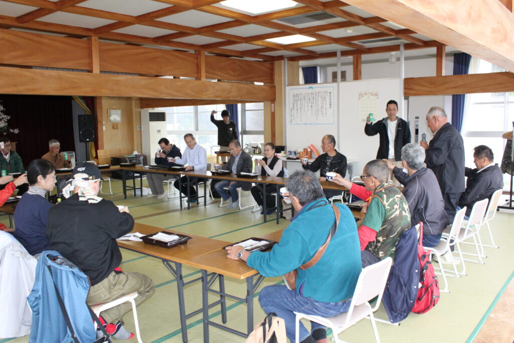 開会の挨拶と乾杯で開始。開放的な素晴らしい会場です。