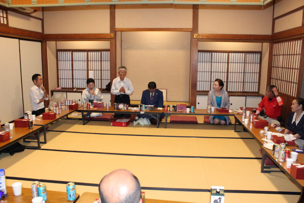 歴史談義にも花が咲き、最後に篠原副会長の締めでお開きになりました。