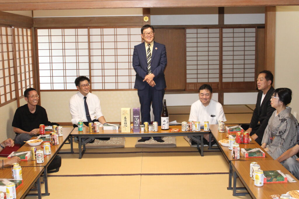 恒例の御湯殿で開催しました。田口会長の開会のあいさつのあと、