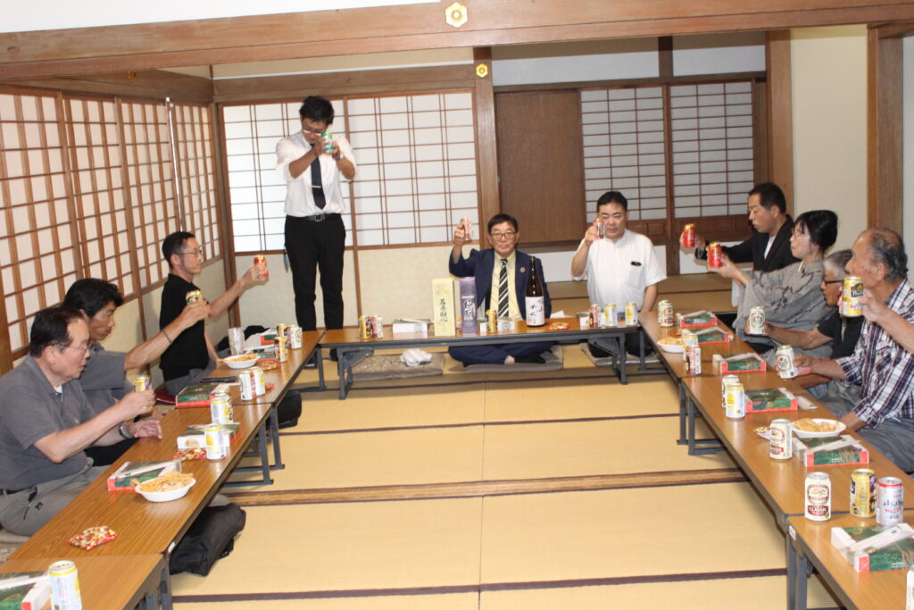 講演をして頂いた榊拓敏先生の乾杯の音頭で開始しました。